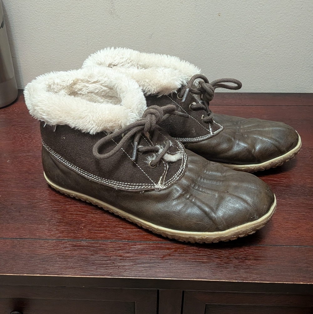 Women's Minnetonka Duck Boots 8 Brown